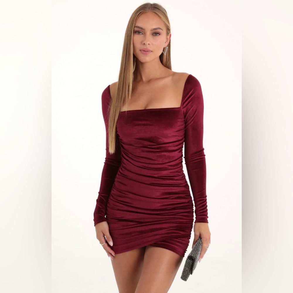Jovie Velvet Long Sleeve Bodycon Dress in Red